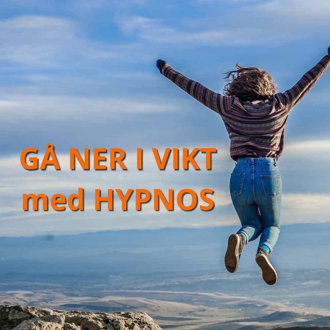 Kvinna som hoppar med armarna uppsträckta och texten "gå ner i vikt med hypnos"